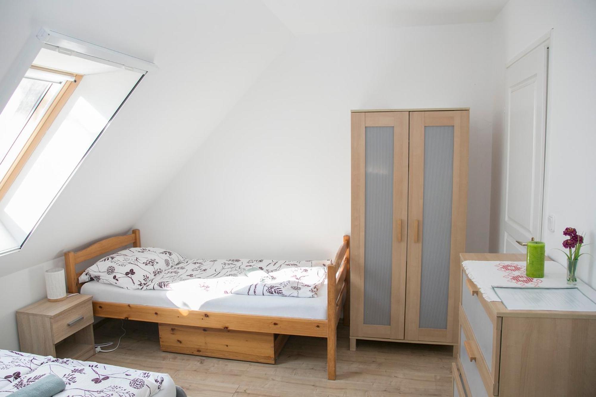 ホテル Guens Vendeghaz シグリゲット 部屋 写真