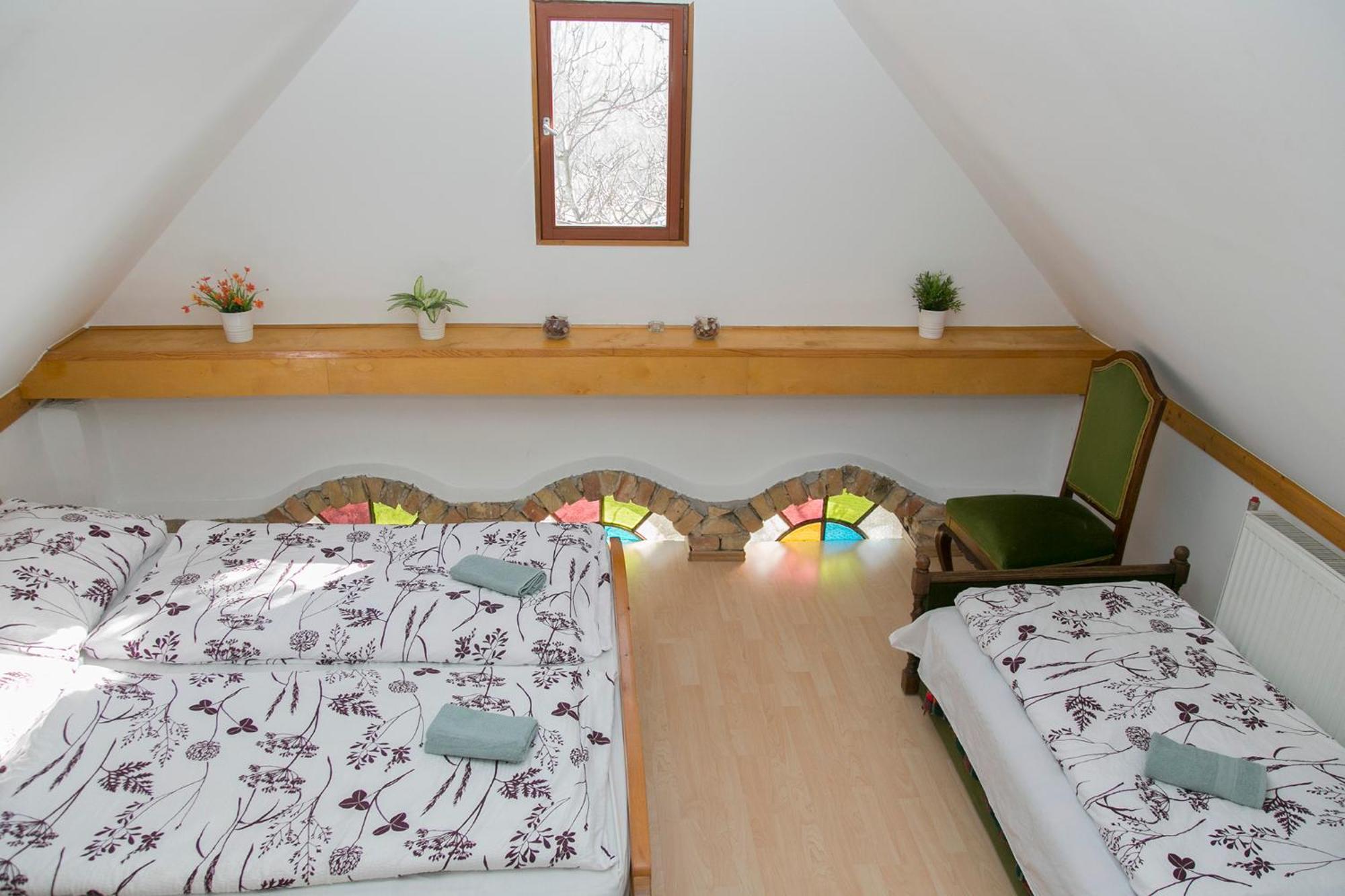 ホテル Guens Vendeghaz シグリゲット 部屋 写真